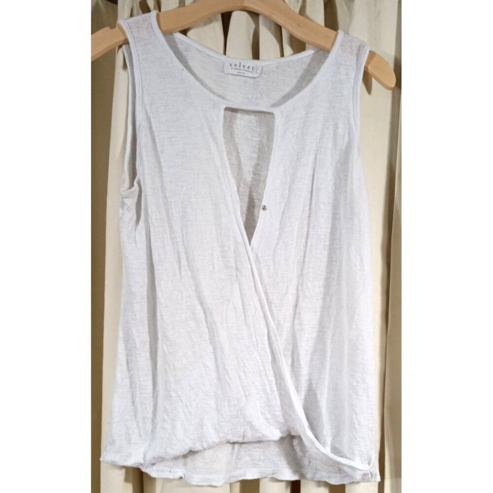 Velvet By Graham And Spencer Gorgeous White top with Peek hole Womens Small Clas